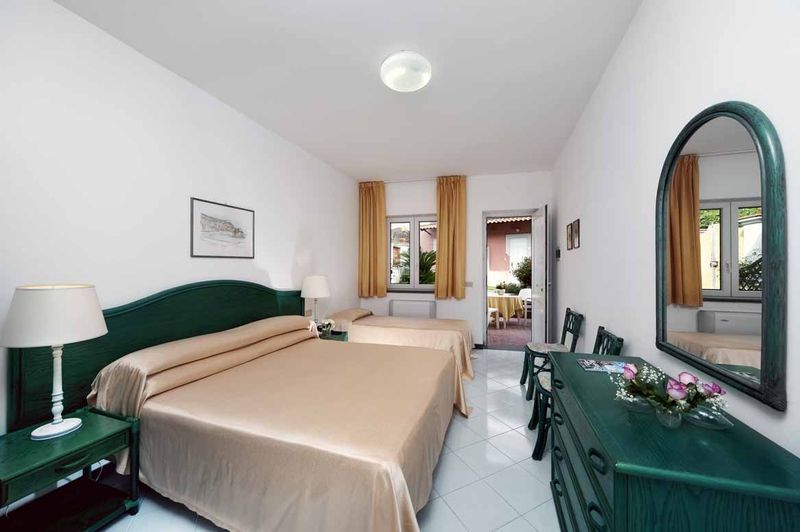 Hotel Terme Villa Svizzera - mese di Dicembre - Hotel Villa Svizzera-Lacco Ameno